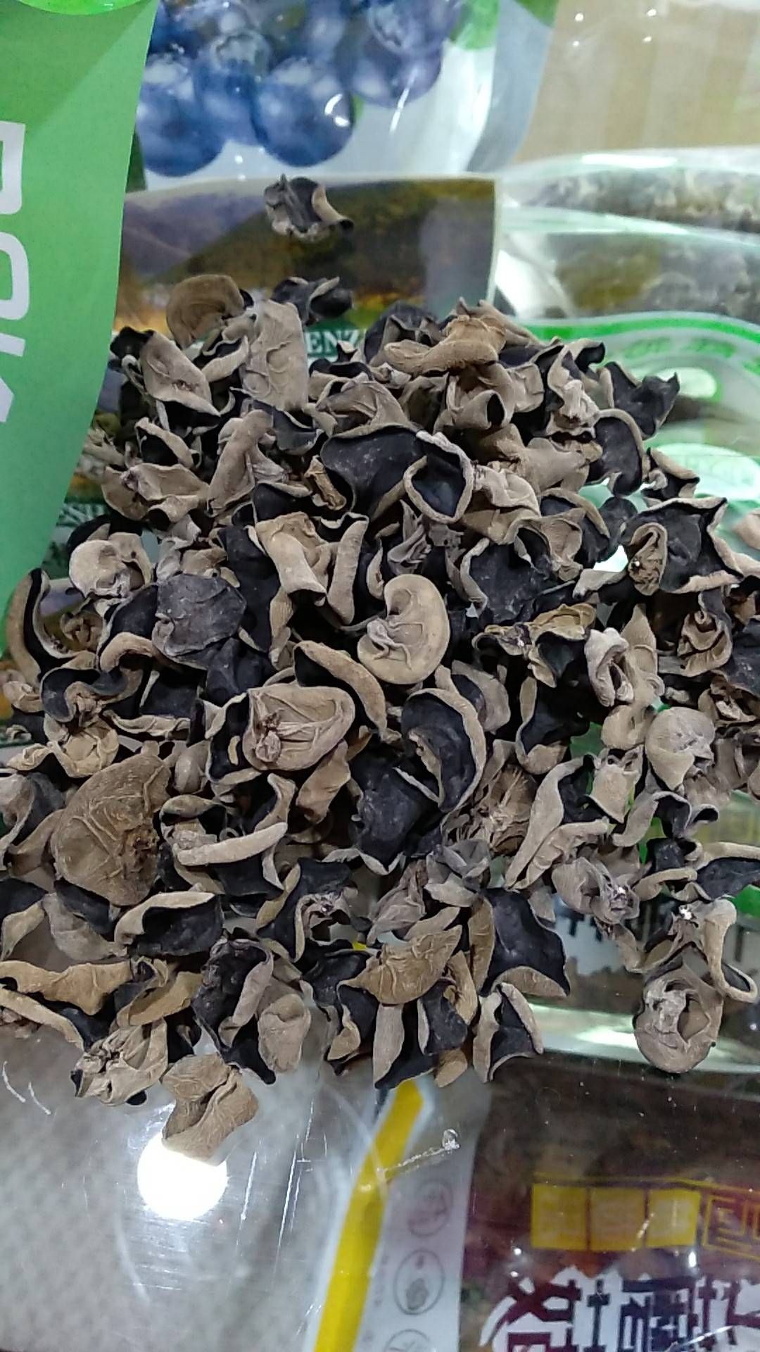 商品属性 品种名:黑木耳 货品类别:干木耳 不良率:1:11 货品等级:一