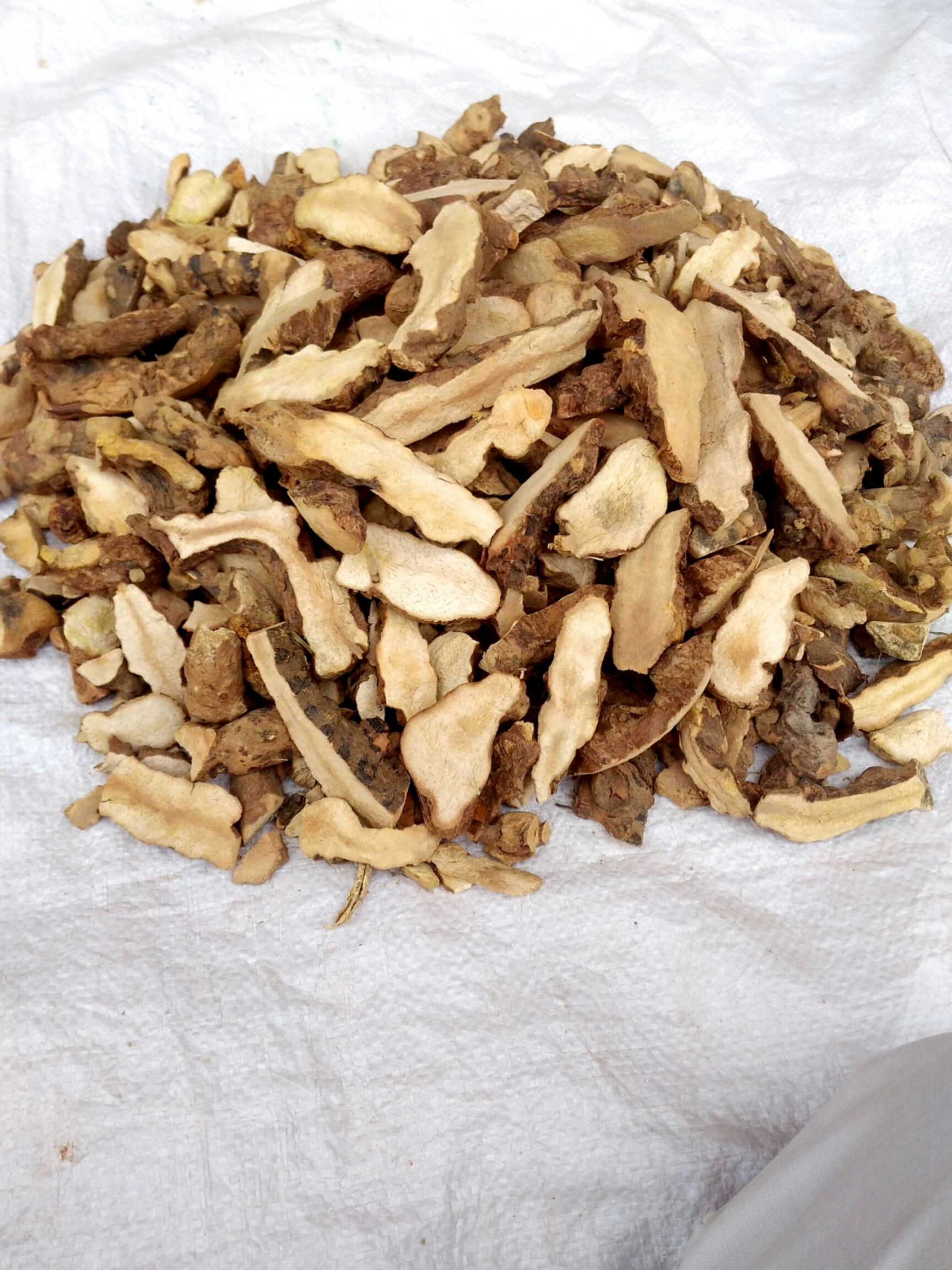 原名】土茯苓 【别名】禹余粮;白余粮;草禹余粮;刺猪苓;过山龙;硬饭