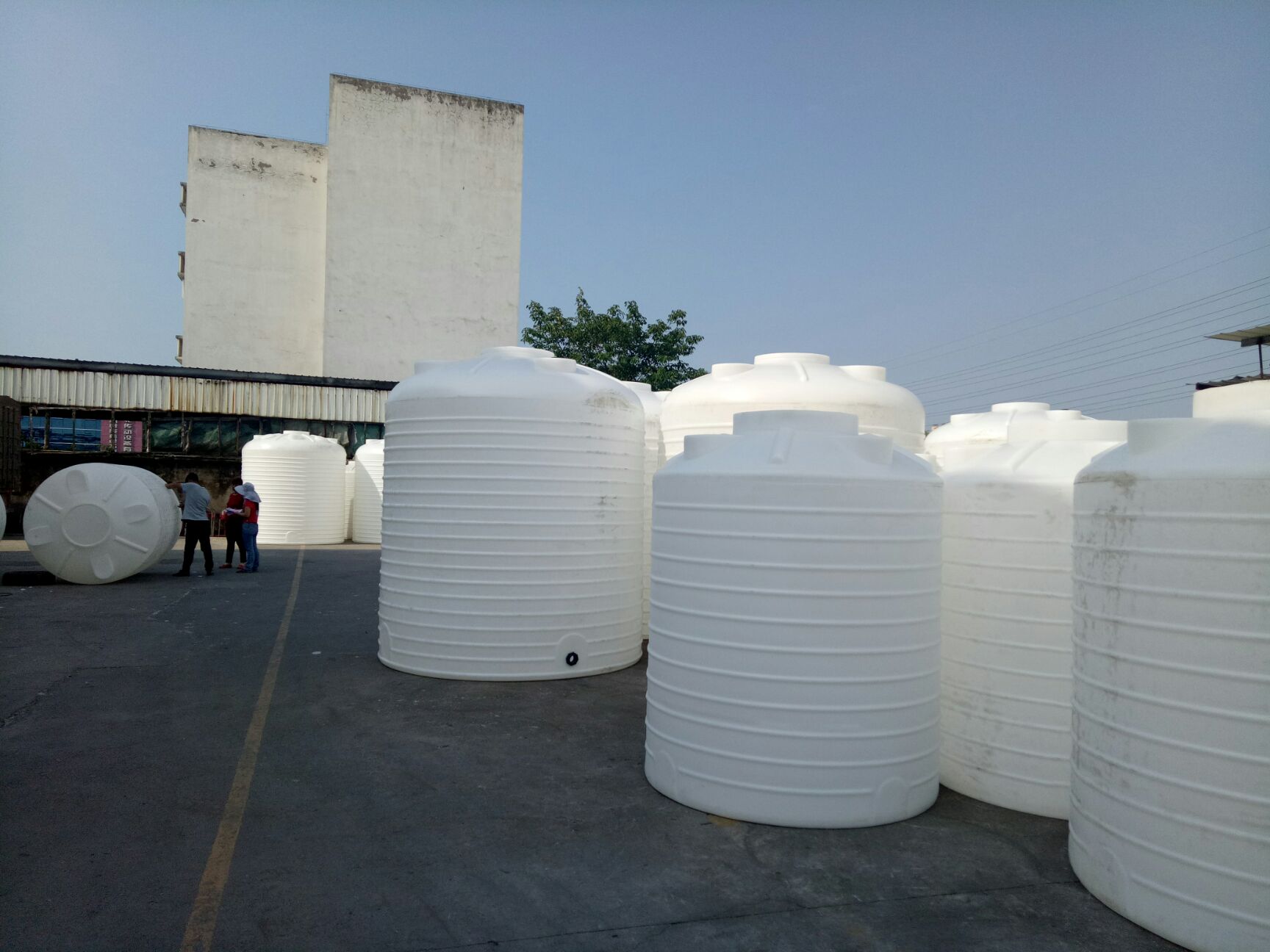 油桶 重庆塑料水塔厂家永川1吨食品级塑料水箱
