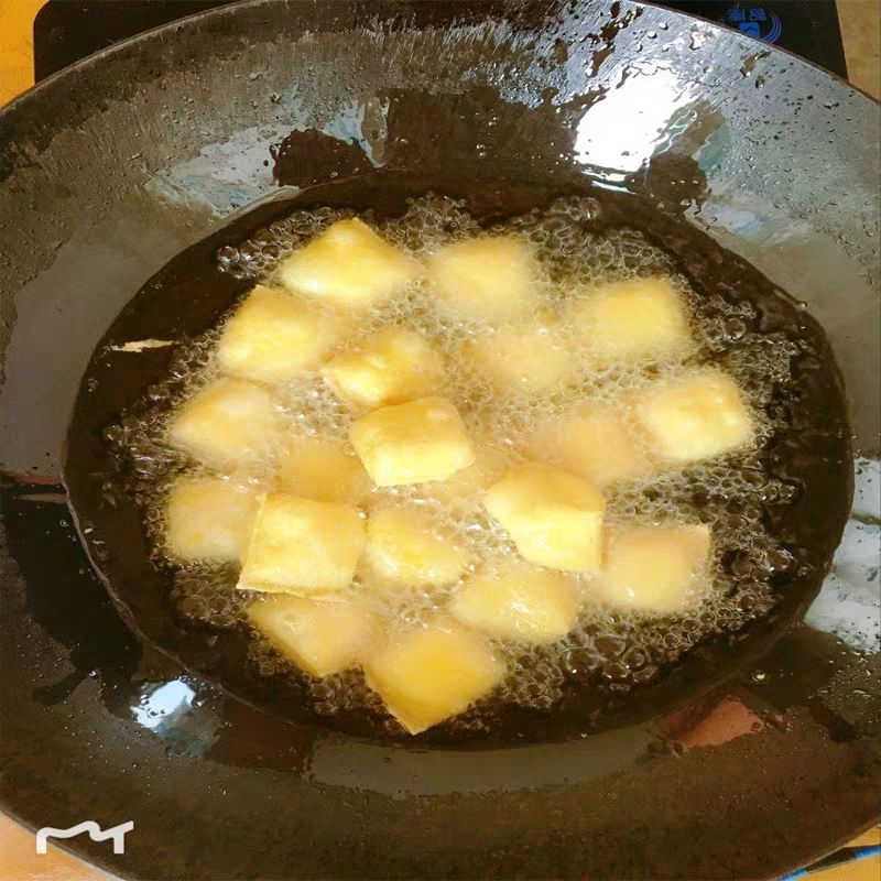 [臭豆腐批发] 云南特产石屏长毛豆腐特色零食手工建水小豆腐烧烤臭豆腐送辣椒面价格32.8元\/个 100个起批