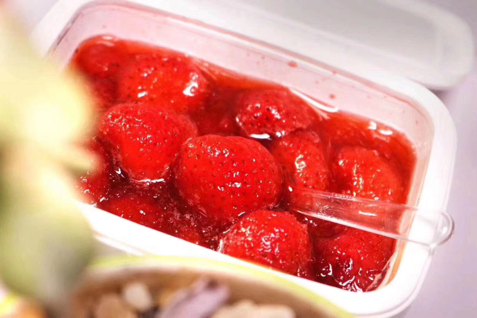速冻草莓 优范丹东99冰牛奶草莓白盒冷冻草莓270g整箱30盒