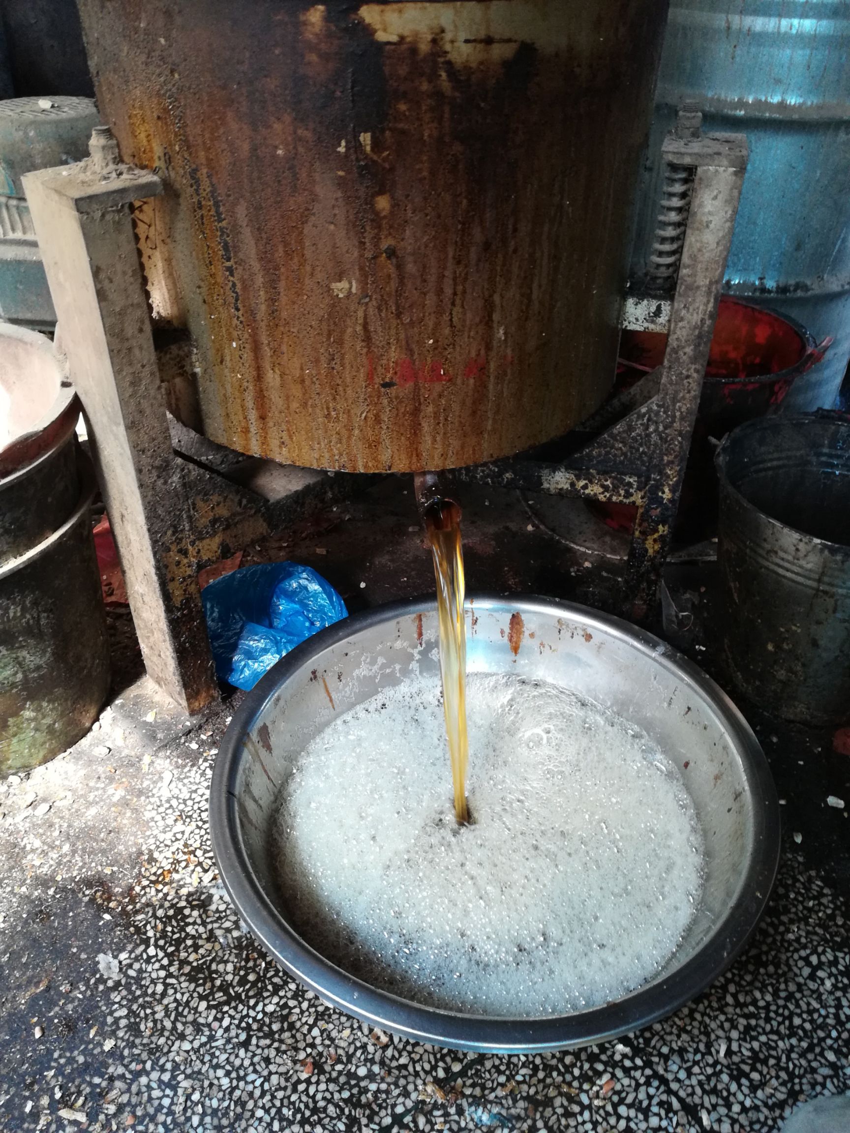 小榨芝麻油  纯芝麻香油,炒熟芝麻榨油香,假一赔十,人以食为天不勾对