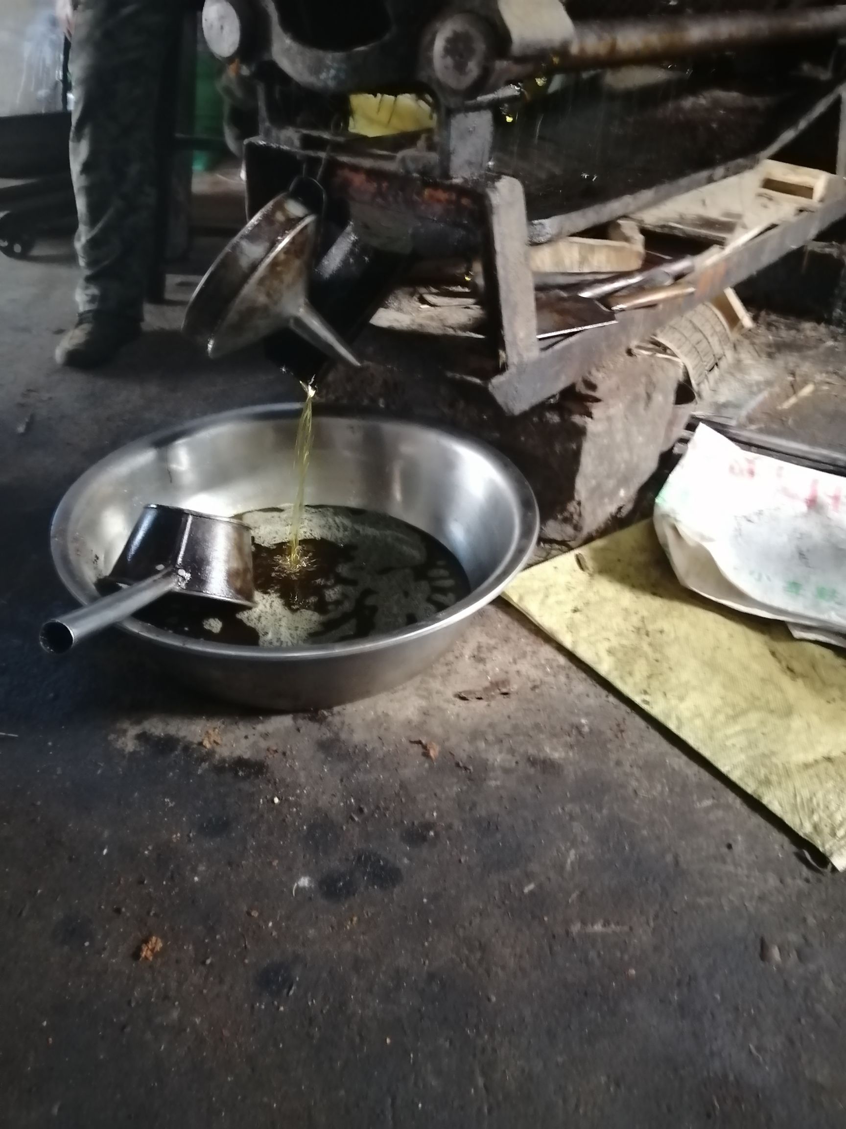 *生山茶油 高山纯*生小茶籽,物理压榨,油质好.长寿油,月子油,健康油.