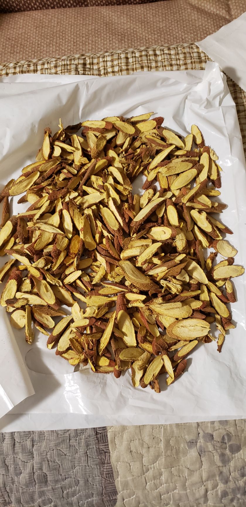 商品属性 品种名:乌拉尔甘草 品种名:乌拉尔甘草 干湿要求:干甘草
