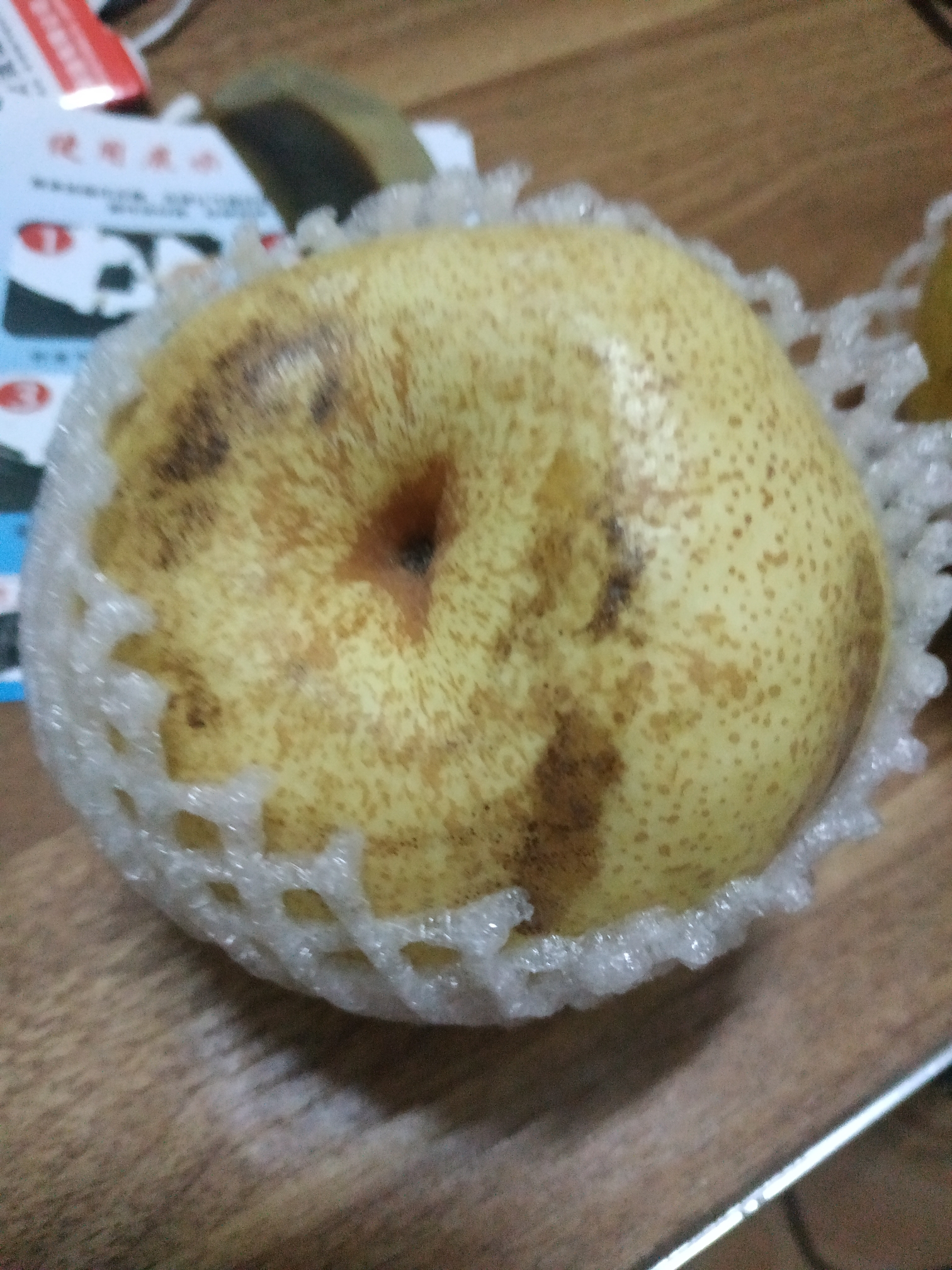 梨子有点软.不新鲜.一箱共16个.其中有两个坏的.