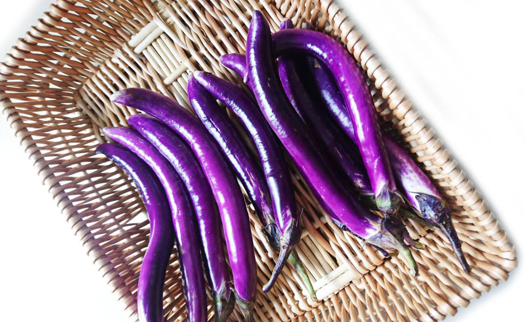 供应新鲜细长紫茄子,当天现摘现发,绿色无公害,农家自种