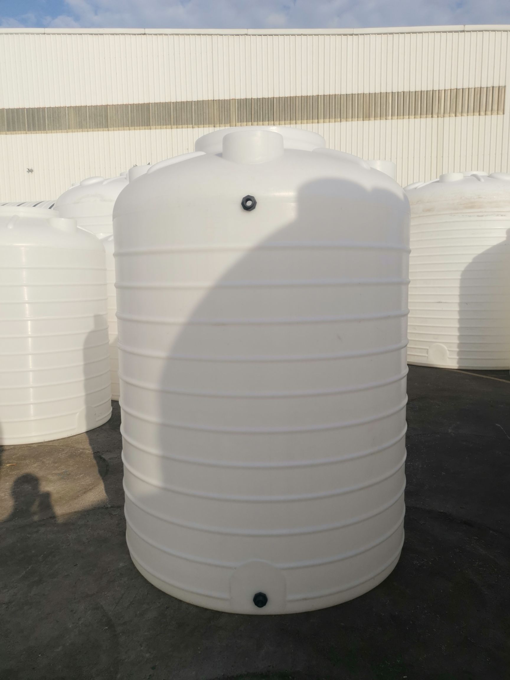 立式塑料水塔大型储水罐户外加厚水箱1吨桶卧式2吨5吨水罐