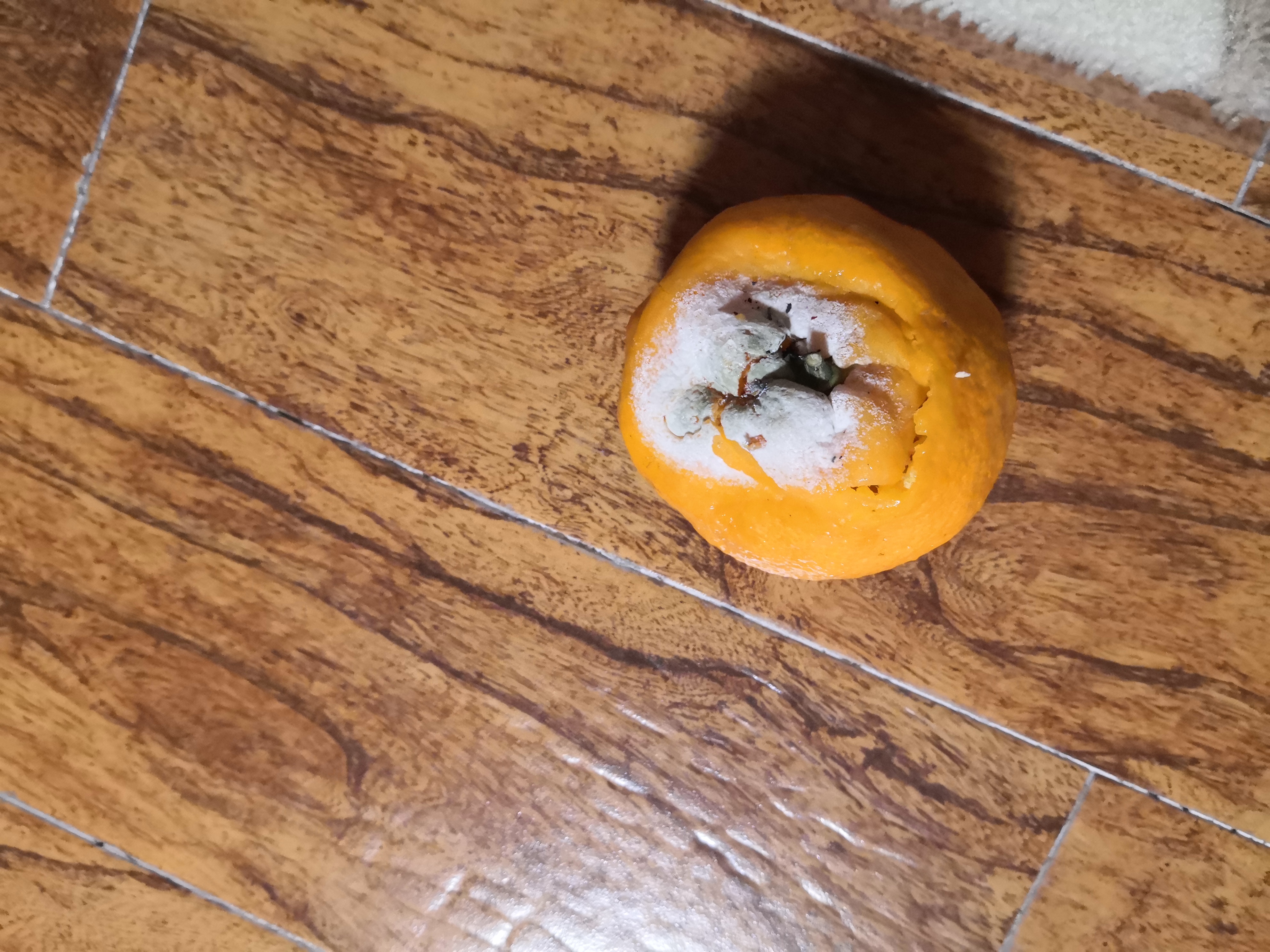 丑橘不仅有坏果,而且好多个里面烂烂的,不甜,服务态度很差!