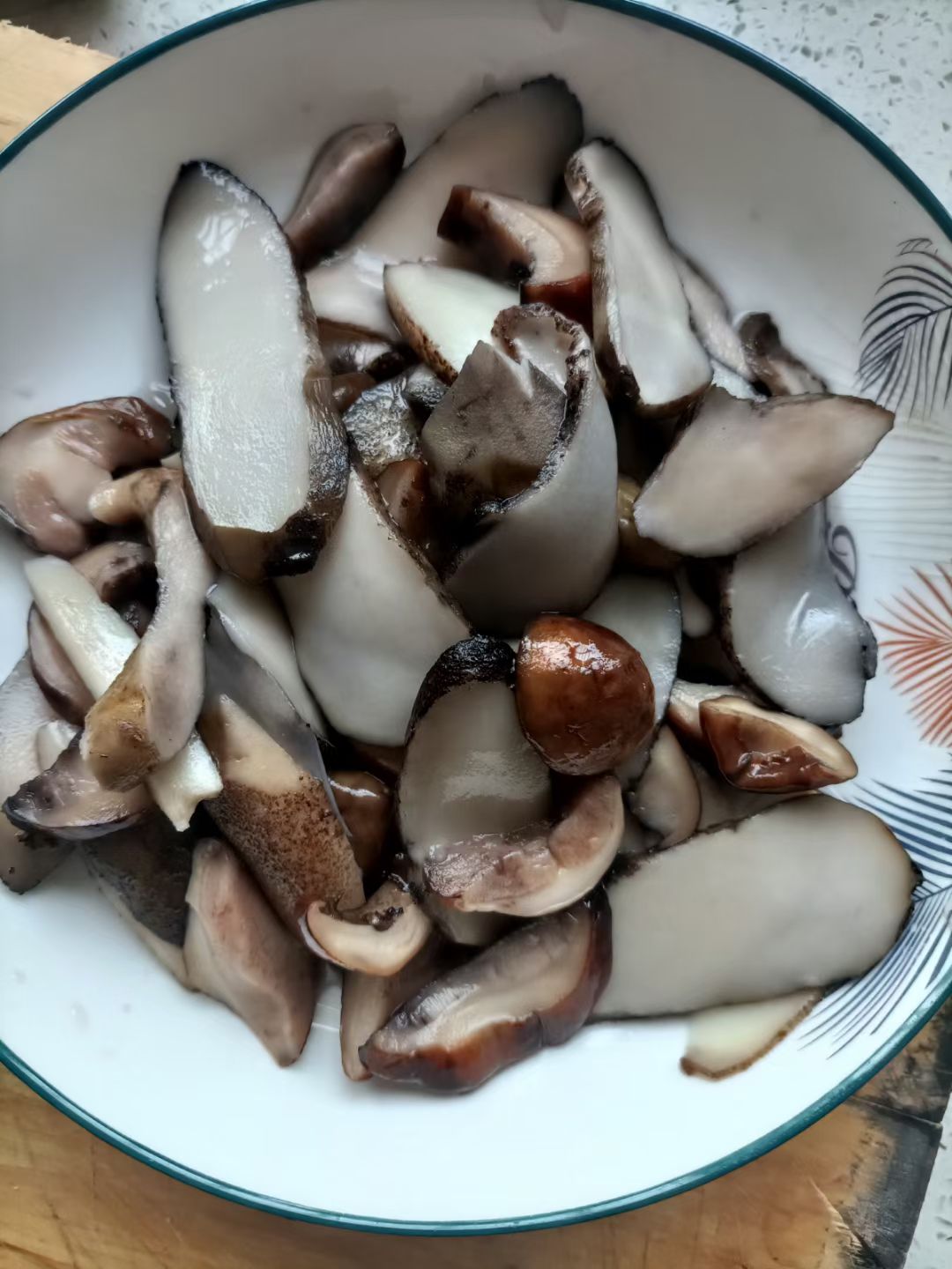 阿勒泰地区额尔齐斯河畔生菌,特产纯绿色黑蘑菇