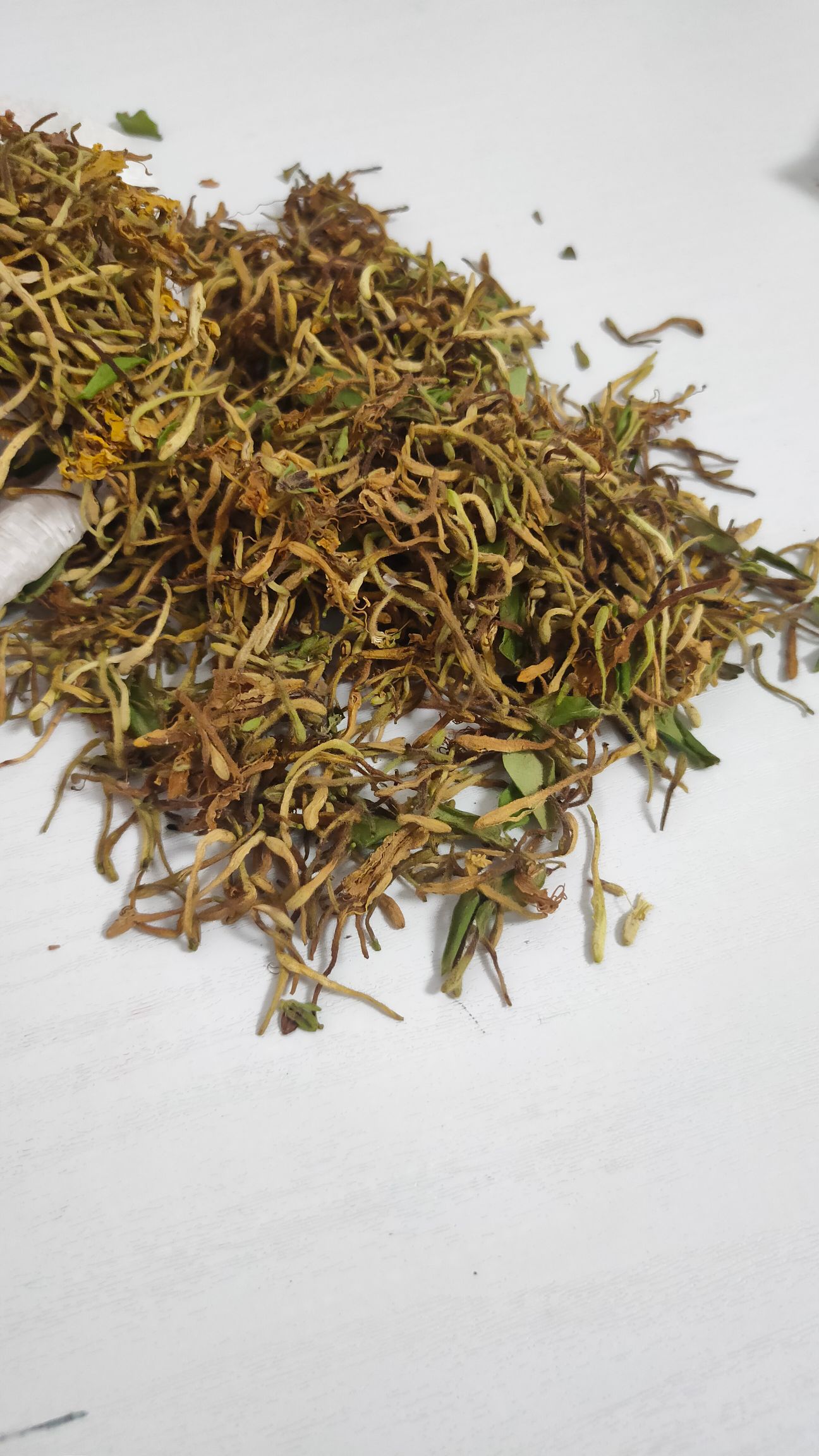 神农架野生金银花.自然晒干,杂质少.干度好,香味扑鼻