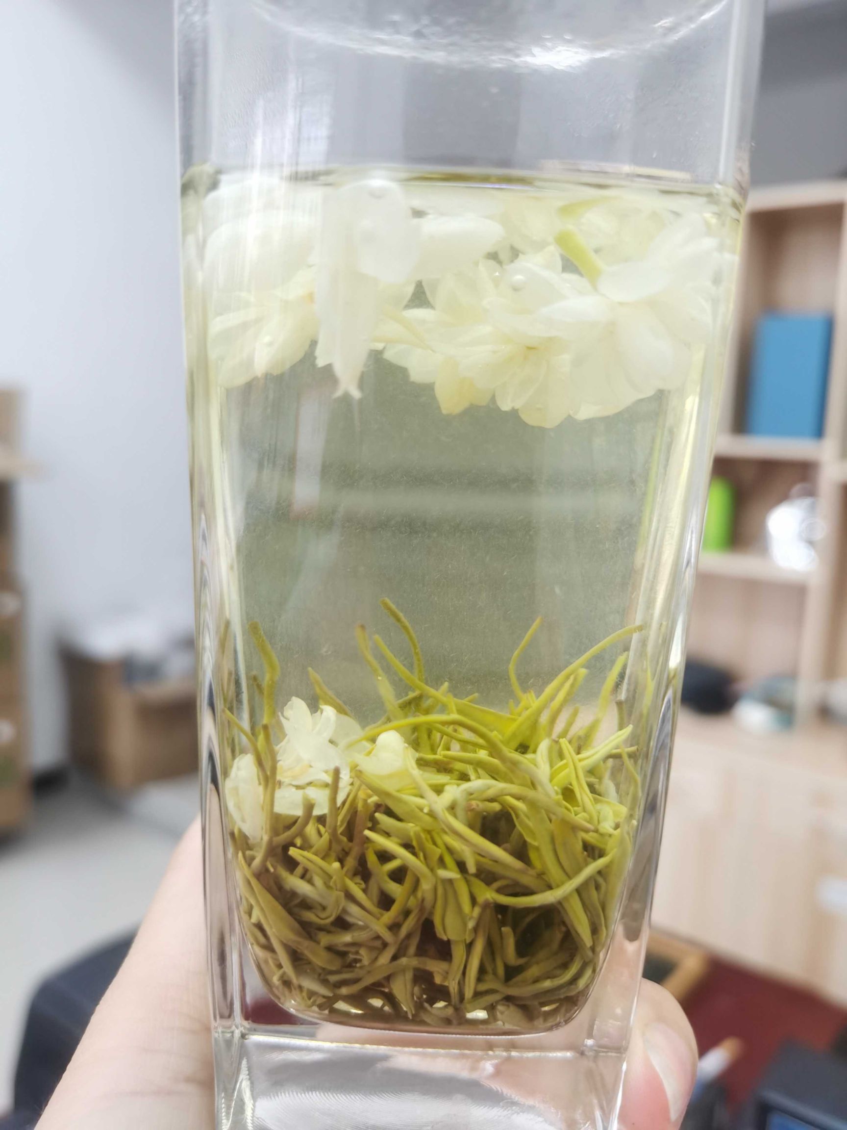 商品属性 品种名:茉莉花茶 产地:四川省雅安市名山区 注意事项:本品