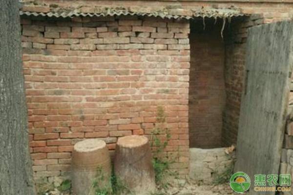 农村旱厕改造，本是农民福利，为啥变成负担？