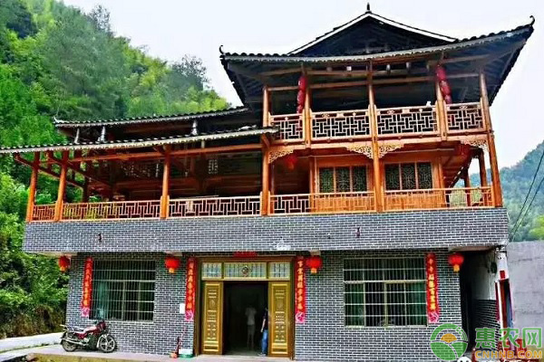放弃奋斗十年的高薪工作，她回到家乡罗溪瑶乡造了一个“世外桃源”!