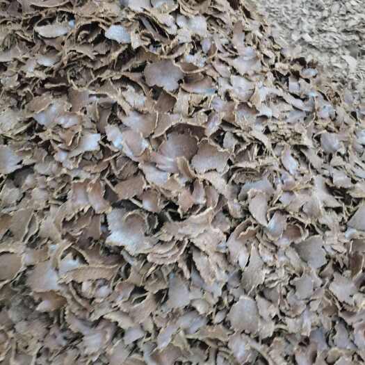 郓城县棉籽饼是经过高温消毒挤压而成，含果树蔬菜所需的微量元素