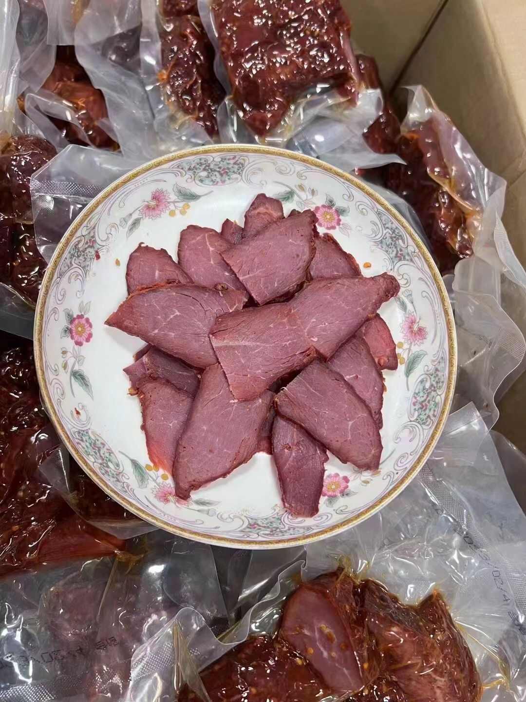 品质酱香肉，肉质紧实不漏真空，老厂货味道好