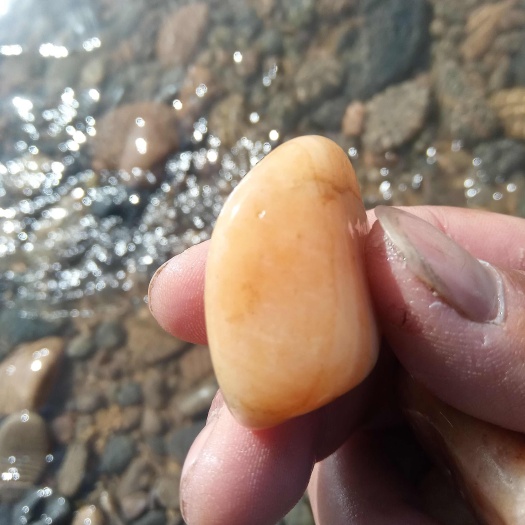 靖远县黄河石随机一个。