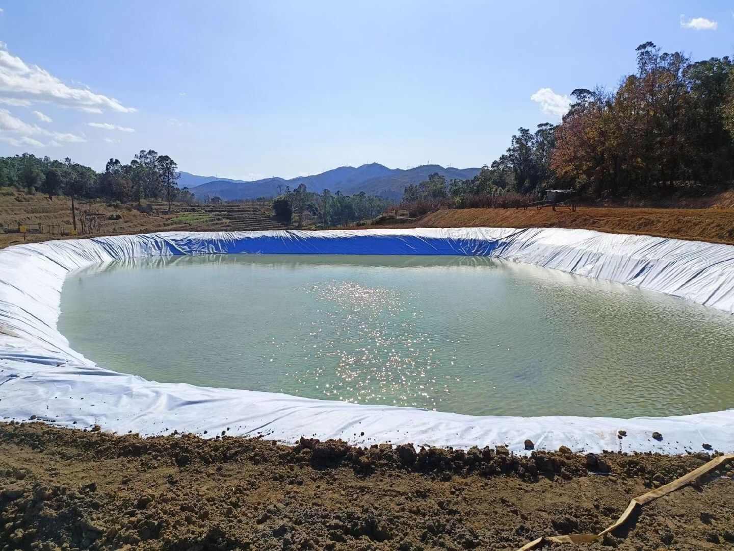 河道蓄水池沼气池复合膜两布一膜一布一膜土工膜放防渗膜