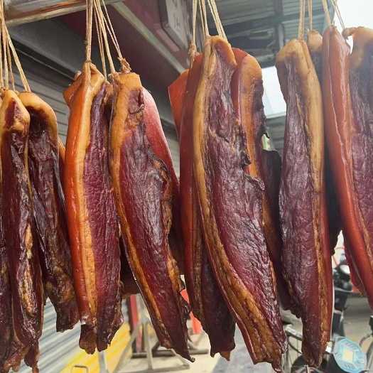 成都腊肉后腿腊肉二刀五花腊肉香肠烟熏农家自制饭店里景点超市摆摊