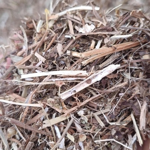 正阳县花生秧秸秆正在加工，需要的联系质量好，价格优。