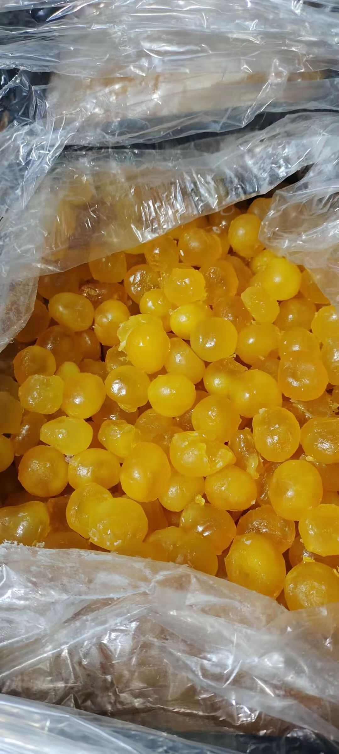 咸蛋黄，手挑精选，起沙流油无异味，香味浓郁，保证品质