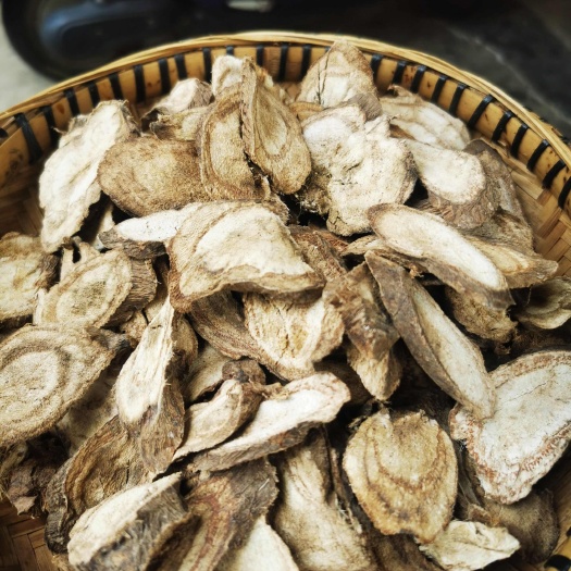 思茅葛根干片，深山老林里葛根