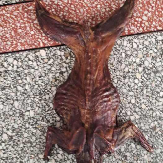 石门县烟熏腊兔