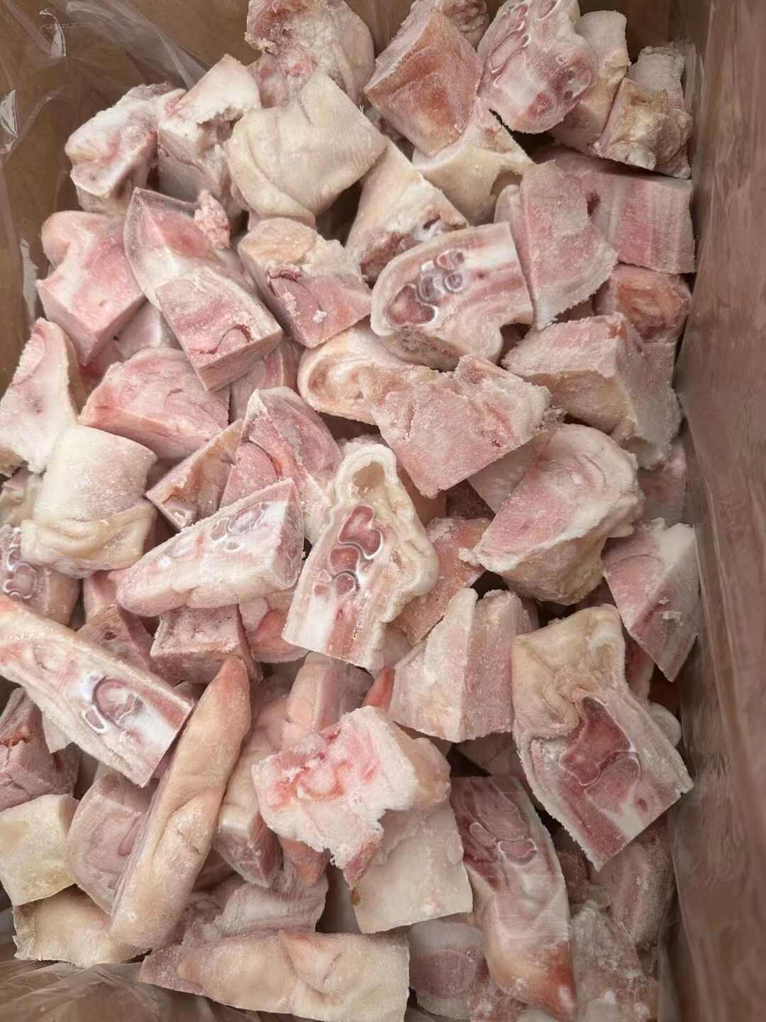 品名:   纯干猪蹄块/猪脚粒规格:   9.5㎏/箱