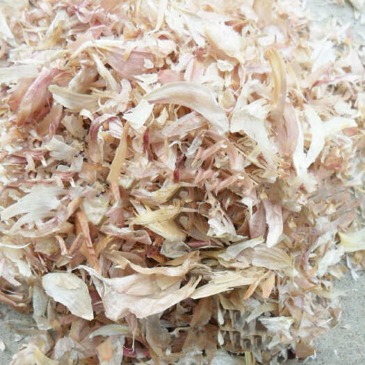 金乡县大蒜皮、牛羊草料、具有杀菌作用、增强动物采食量、提高抗病力！
