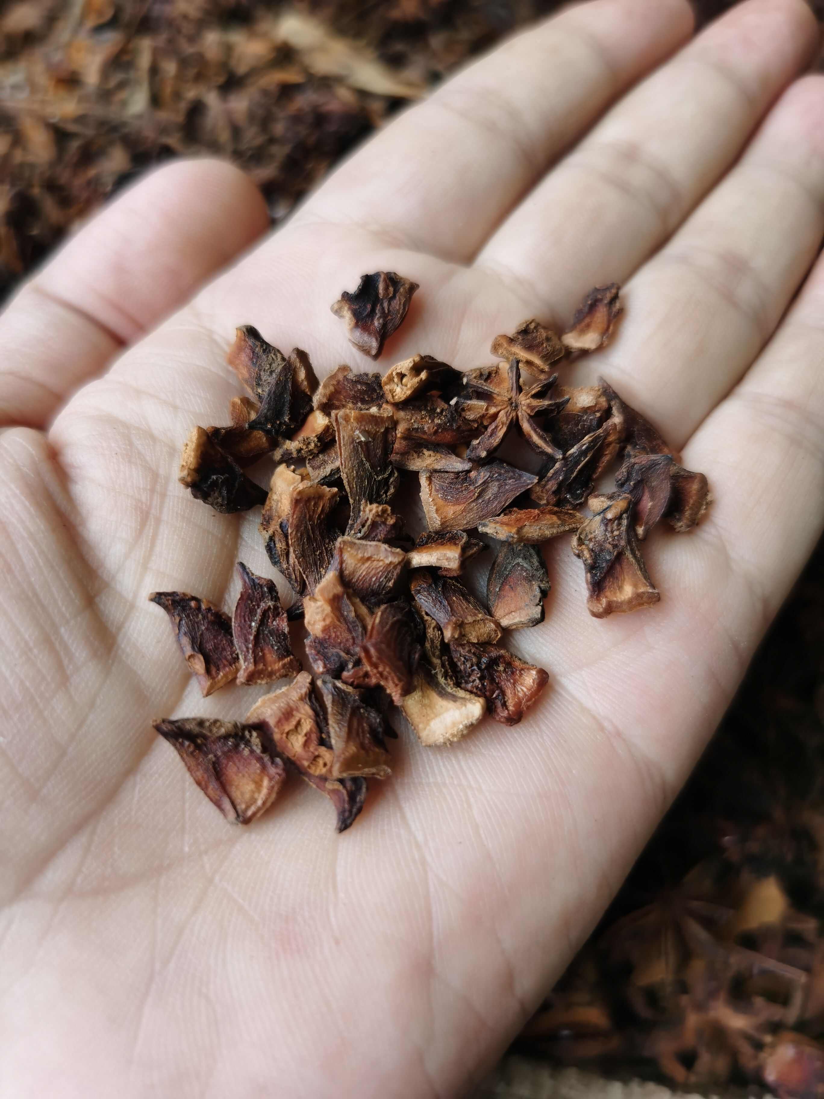 纯大红八角粉大茴香粉。用当季无硫老树大红八角小碎片进行打粉。
