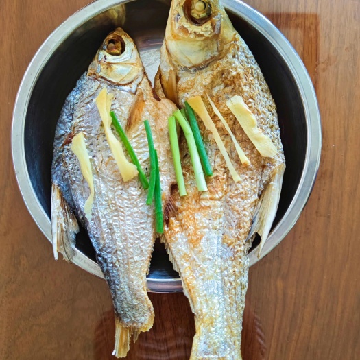 四会市淡口边鱼干来于西江河流，传统手工制作有着浓厚的鱼香味全年供应