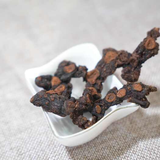 邵东市贵州大山黄精，农户采挖，甜黄精，九蒸九晒，泡茶泡酒煲汤。