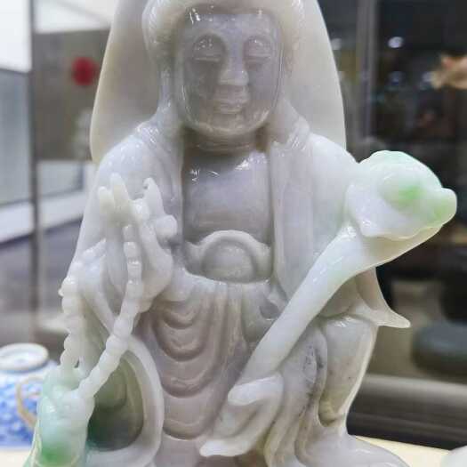 北京翡翠观音摆件白底带青翠，玉质结构紧致无颗粒感