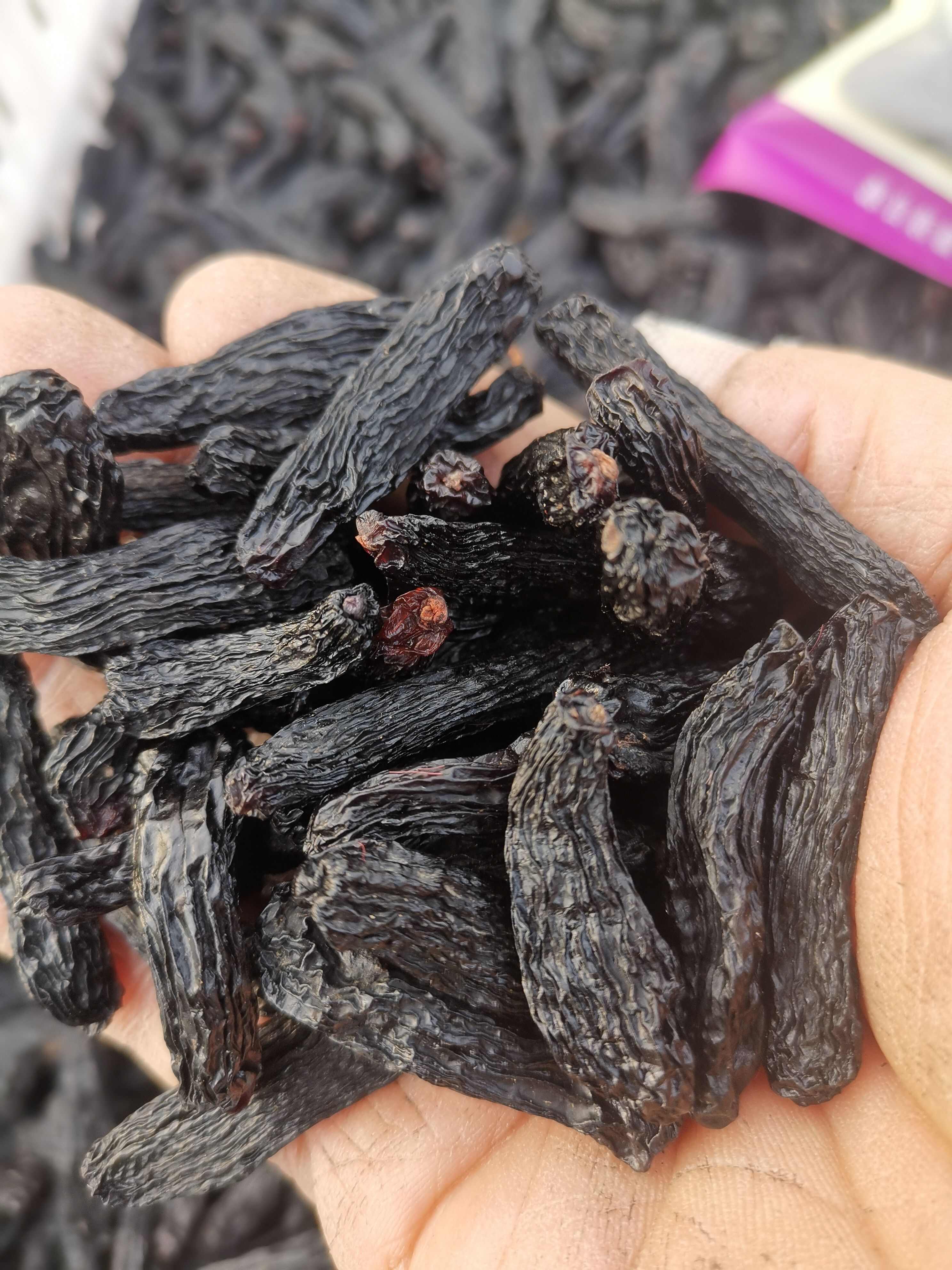 吐鲁番蓝宝石葡萄干，好吃，大，长的葡萄干