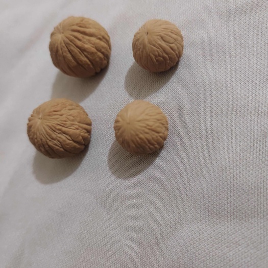 洛宁县文玩手串小核桃，品种：土豪、小南瓜、单颗。