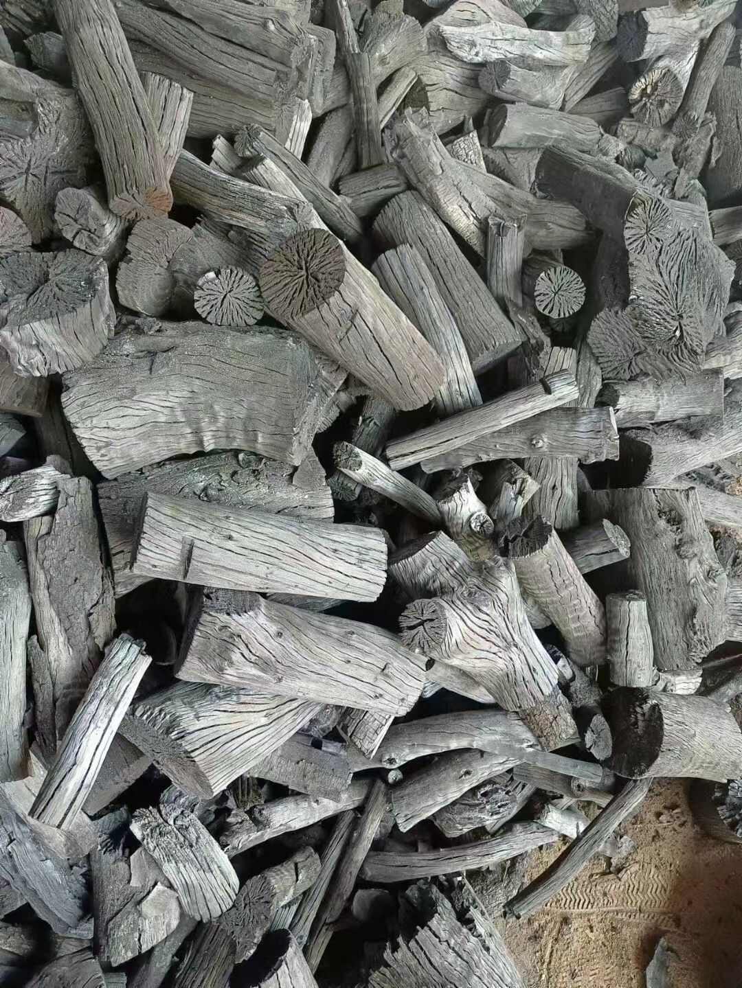 广西荔枝木炭烧烤果木碳木炭烧烤专用碳户外烧烤炭碳烤炉批发