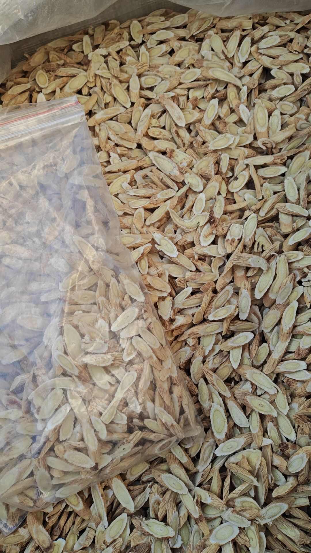 黄芪片，产地直销，全干无硫，自然晾晒，含量农残合格，量大优惠