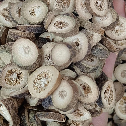 昆明积实，俄眼积实，物美价廉，需要的老板联系我，多种中药批发