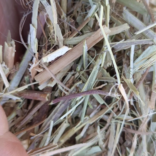正阳县花生秧厂家直销，正在加工中，需要的联系质量好，价格美。