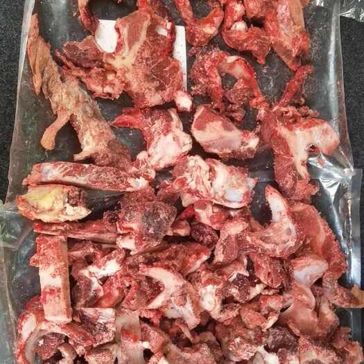 济南牛脊骨，带碎肉牛脊骨，带肉牛杂骨，地摊牛排火锅