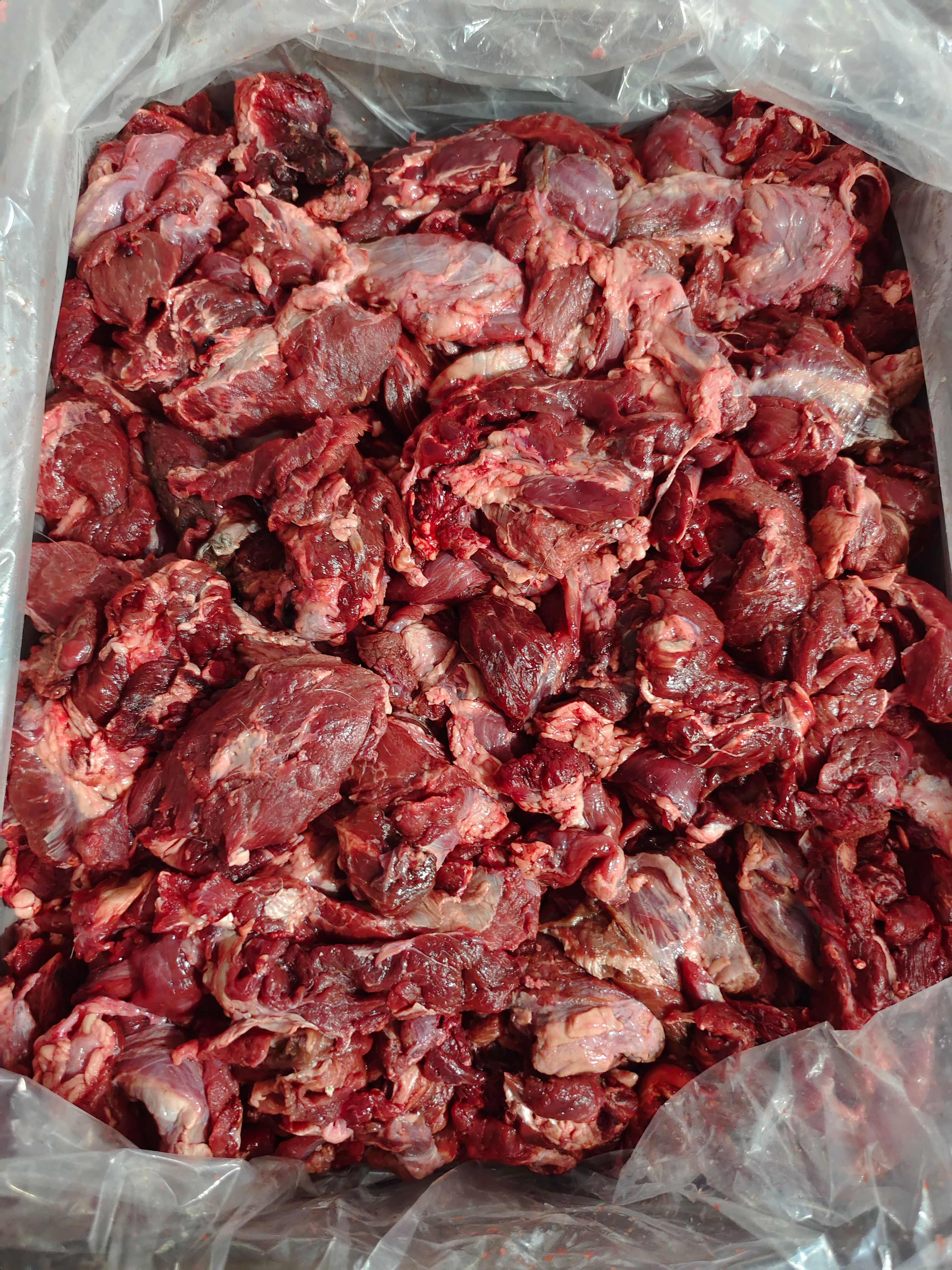 【牛头碎肉】冻牛头缓化剔下来的二次加工产品，生的大小块都有