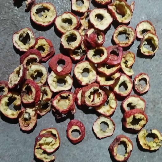 山楂干，山楂碎肉，颜色鲜亮，厂家直供，货源充足，需要随时联系