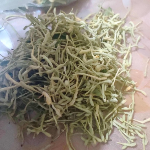 金银花前期二茬和头茬通货，有需要的老板联系我