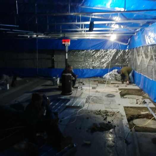 济南本人工地使用一次的防寒棚，骨架与篷布完好，都是加厚类型的。现