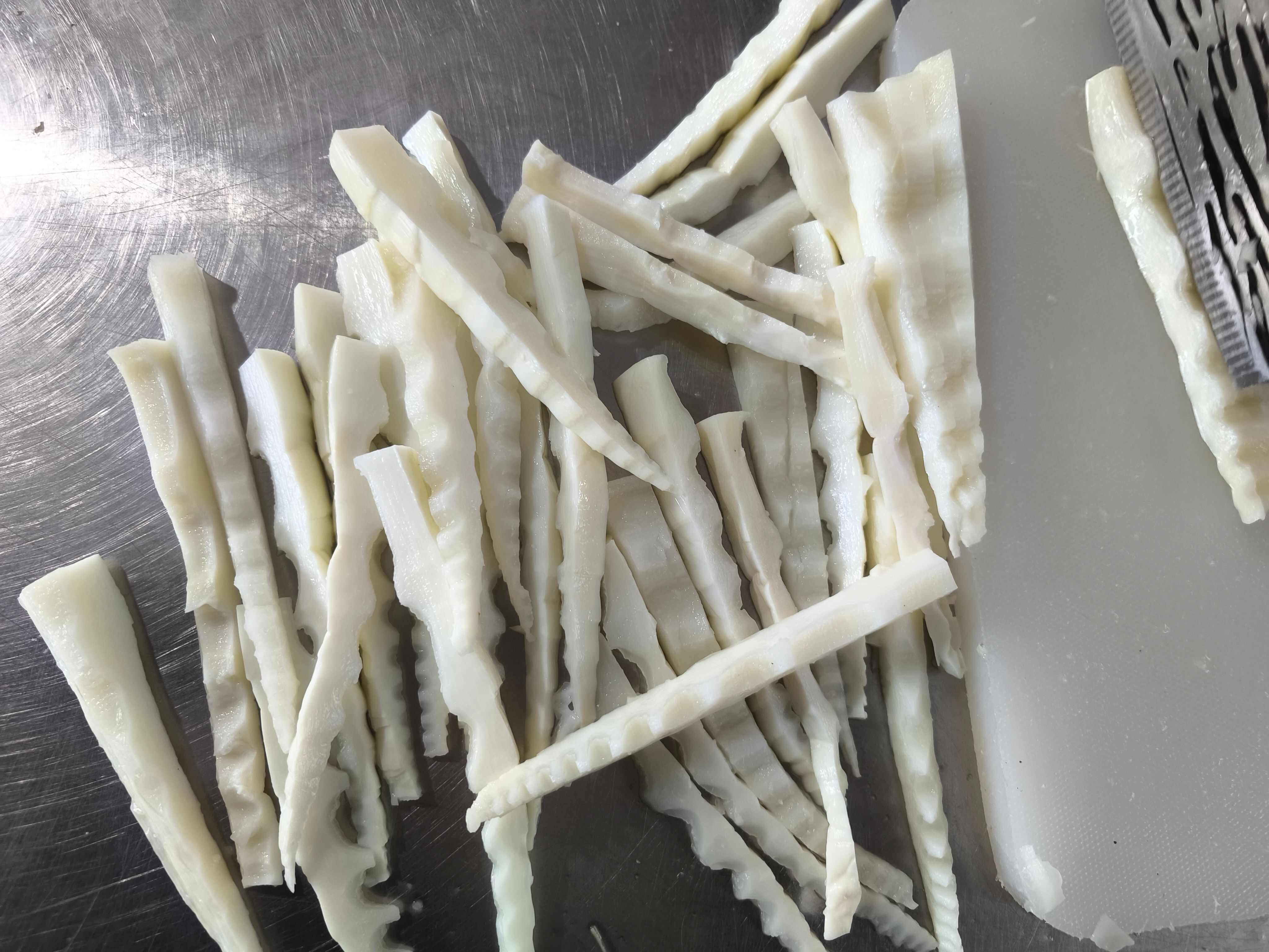 新鲜笋尖，手工笋尖无任何杂质去掉老头全嫩，大小均匀。