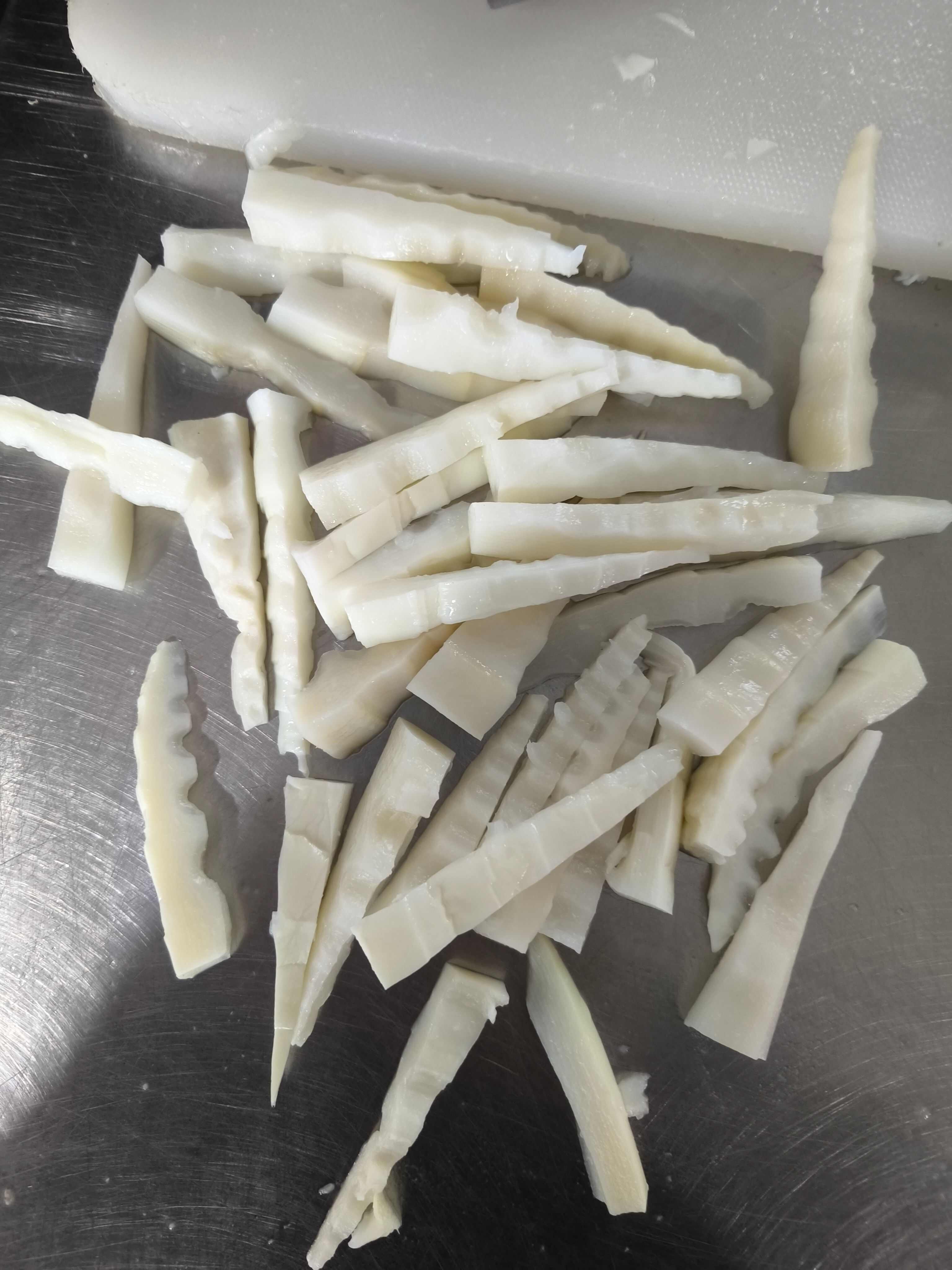 新鲜笋尖，手工笋尖无任何杂质去掉老头全嫩，大小均匀。
