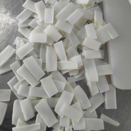 仁寿县新鲜笋片，手工笋片无任何杂质去掉老头全嫩，大小均匀。