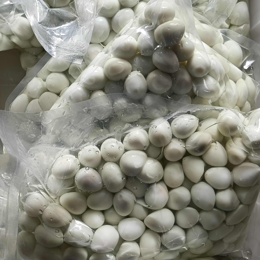 沂南县脱皮清水鹌鹑蛋，现装现发，保证新鲜度。