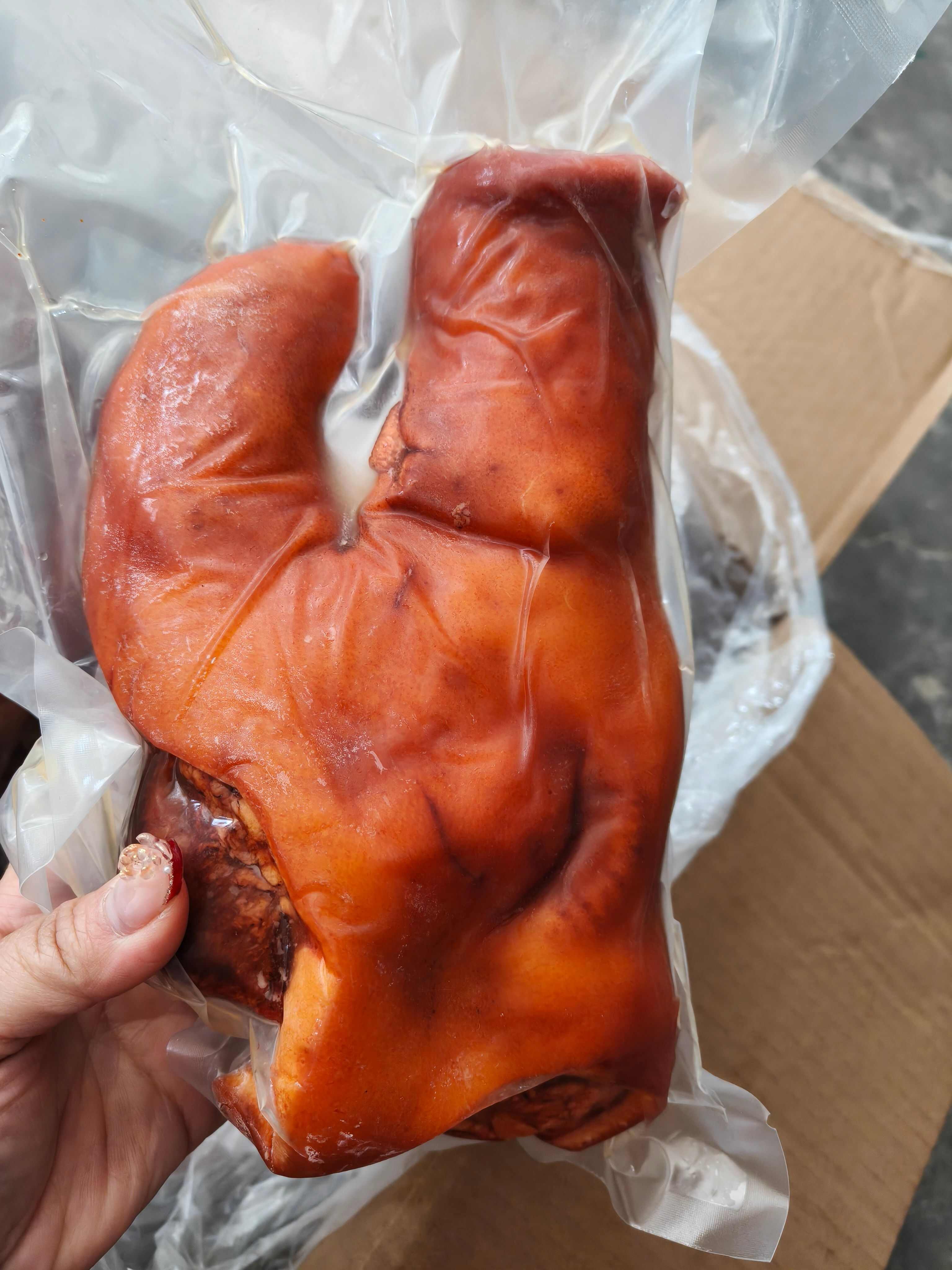 重庆市全熟猪头肉，卤香味，带拱嘴核桃肉，一件20斤