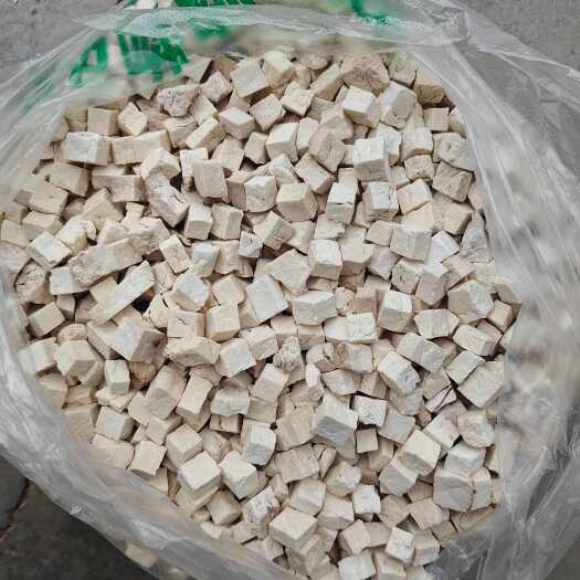 洛南县陕西秦岭本地茯苓丁，无硫无磺，纯自然晒干，精品货，质量如图
