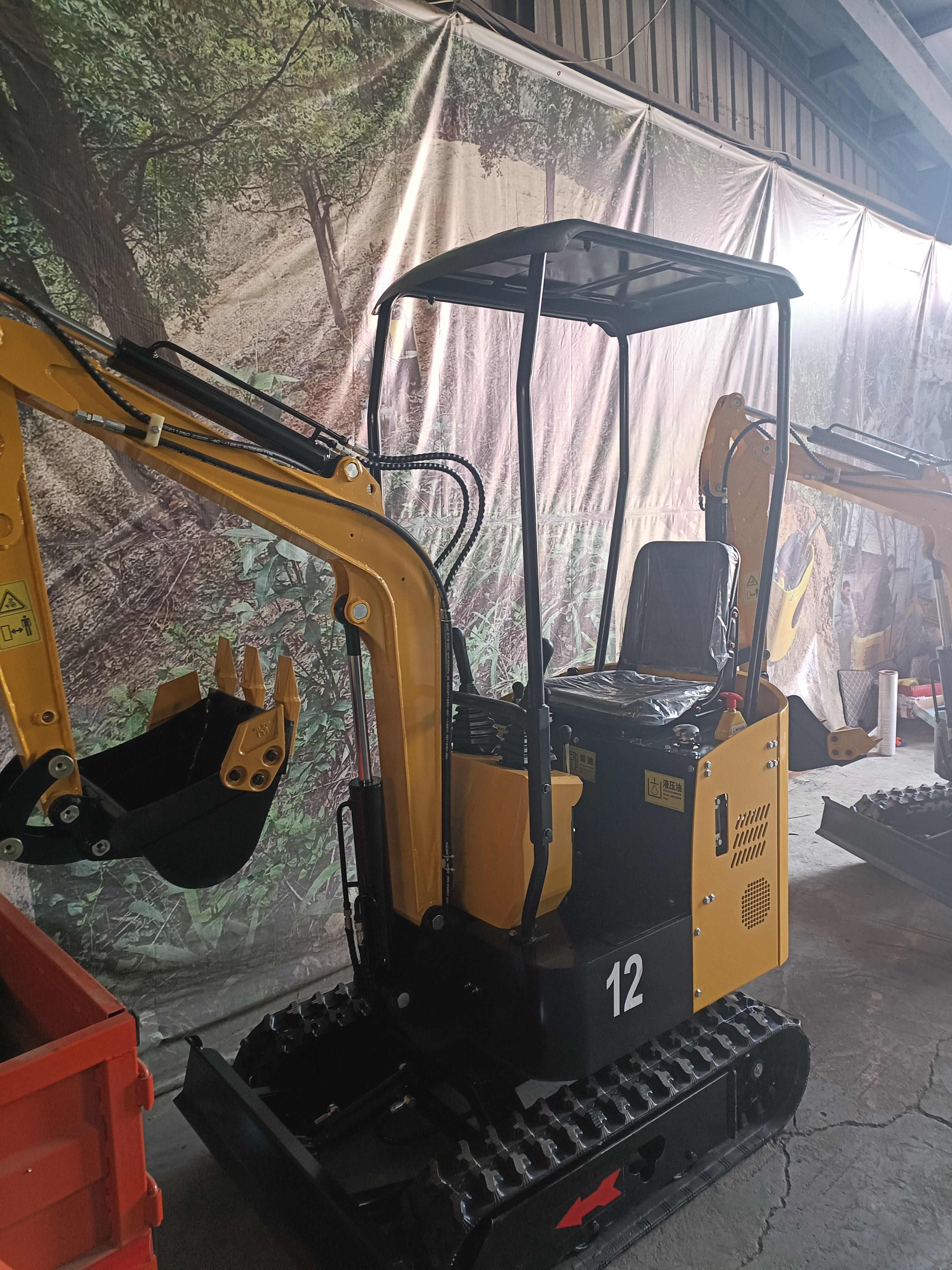 多功能小型挖掘機(jī) 果園大棚農(nóng)用家用工程工地市政綠化園林建設(shè)！